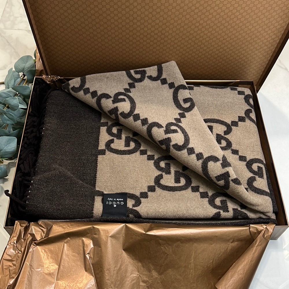 GUCCI WOOL GG THROW BLANKET